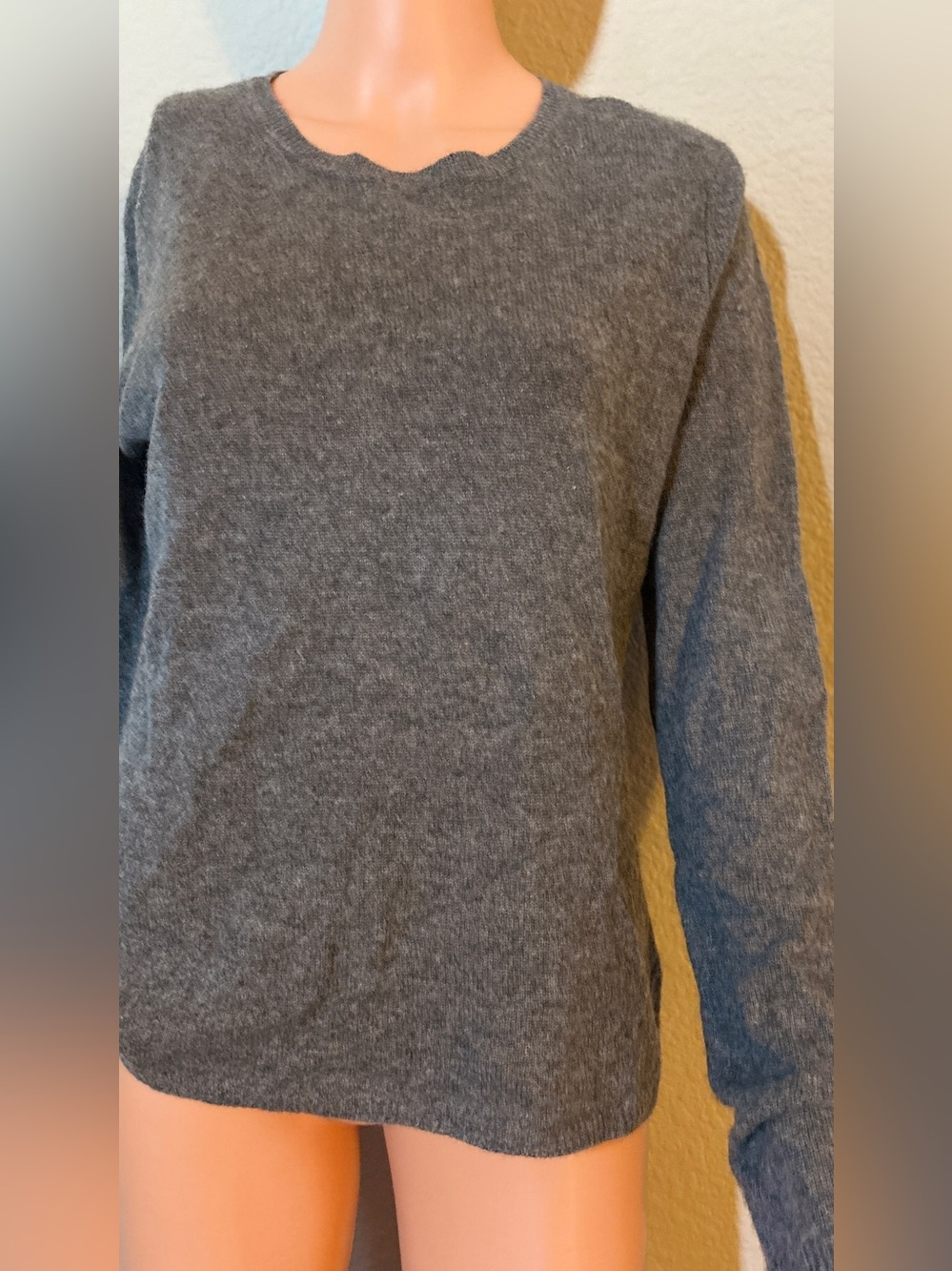 Ellen Tracy Womens L 100% Cashmere Sweater Gray Crewneck Long Sleeve Pullover